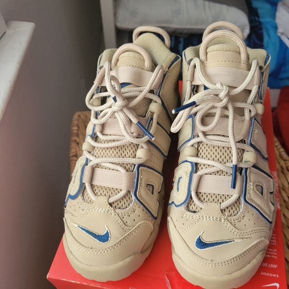 Nike Air More Uptempo gradeschool - Picture 2 of 7